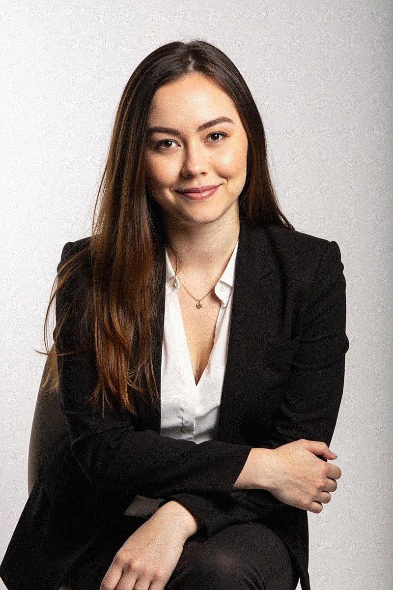 Dra. Rhayane Gorizia de blazer preto